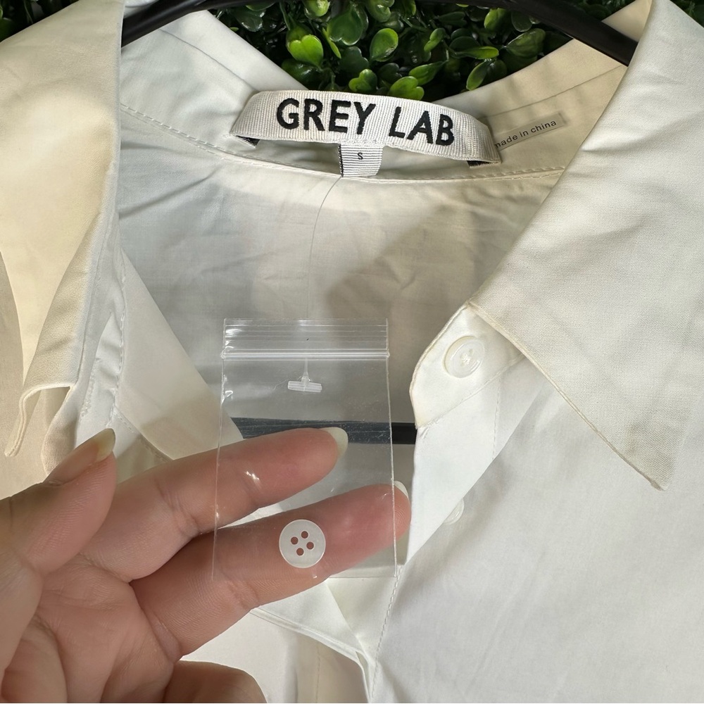 Nwt Grey Lab white Button-Up Blouse‎ cropped - Picture 5 of 8